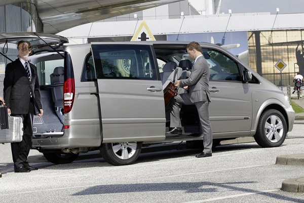 Manchester Airport Minibus